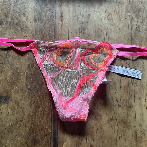 Victorias Secret The Lacie Pinnacle V-String Heart Panty - Picture 7 of 7